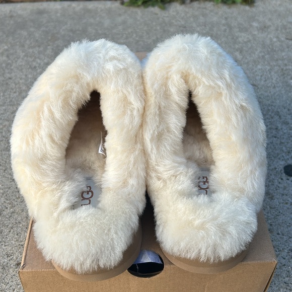 UGG Tan and Cream Women's Slippers - Picture 6 of 13